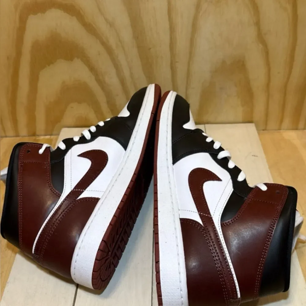 Air Jordan 1 Mid SE Men's Size 12 Shoes White/Dark Pony/Black, HF3216-102